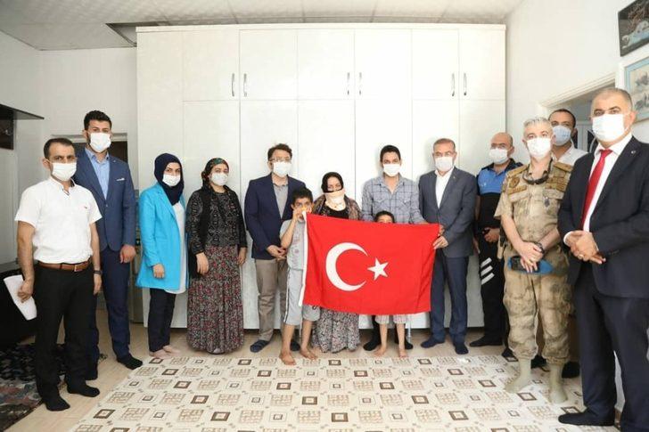 Kaymakam Çam şehit ailelerini ziyaret etti G1