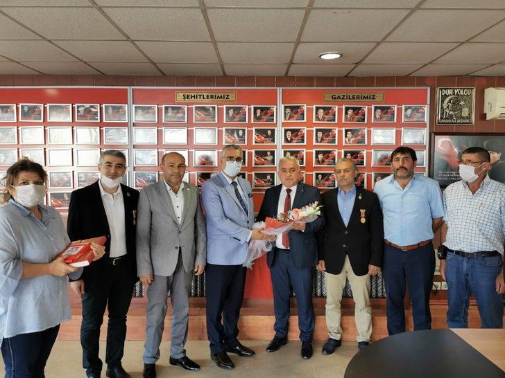 AK Parti’den şehit kabirlerine ziyaret G4