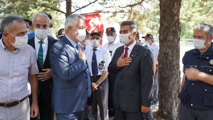 Isparta’da protokol 15 Temmuz Ormanı’na fidan dikti G3