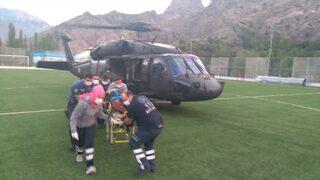 Yaralı dağcı, askeri helikopterle kurtarıldı