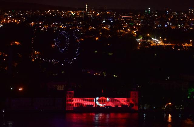 fotograflar-kuleli-askeri-lisesinde-15-temmuz-icin-isik-ve-drone-gosterisi_6840_dhaphoto1