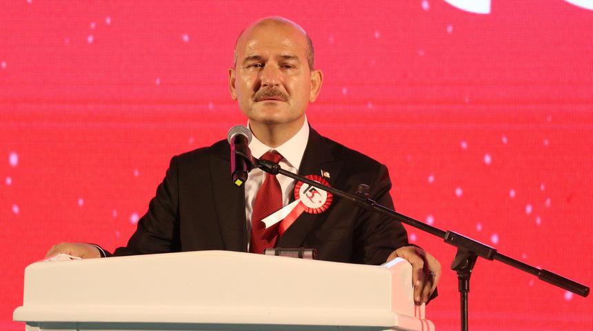 Bakan Soylu, 15 Temmuz şehitlerinin adını okurken gözyaşlarına hakim olamadı