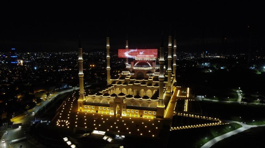 15 Temmuz'un 4. yıl dönümünde tüm camilerden sela okundu