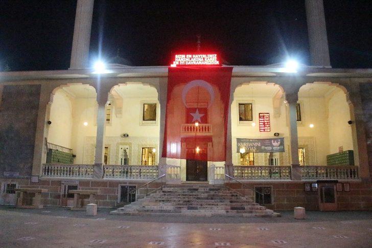 Denizli’de 1214 camide eş zamanlı olarak sela sesi yükseldi G1