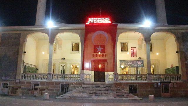 Denizli’de 1214 camide eş zamanlı olarak sela sesi yükseldi