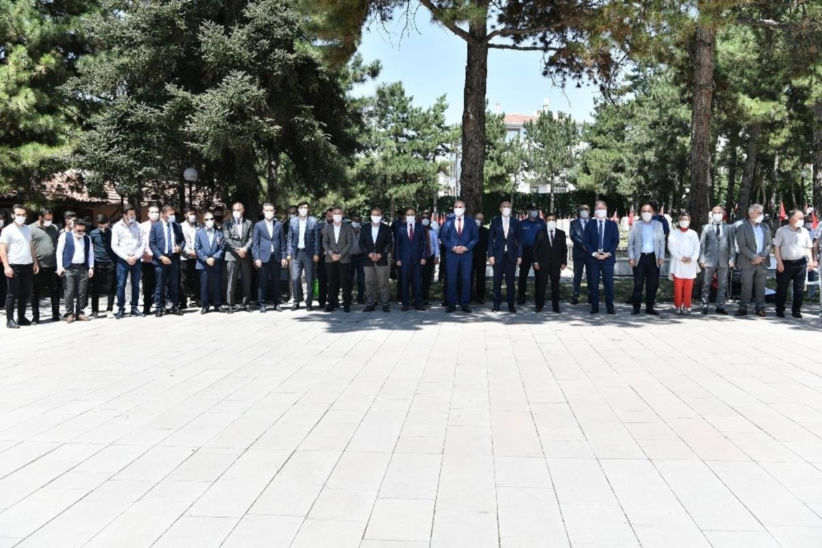 15 Temmuz&rsquo;un yıl d&ouml;n&uuml;m&uuml;nde şehitler anıldı
