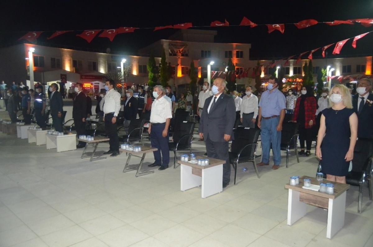 Selendi&rsquo;de 15 Temmuz Gecesi y&uuml;zlerce kişi meydandaydı