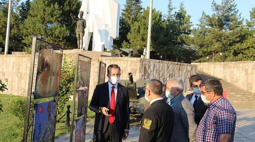 Dumlupınar&rsquo;da İlk Hedef Anıtı&rsquo;nda 15 temmuz şehitleri i&ccedil;in resim sergisi a&ccedil;ıldı