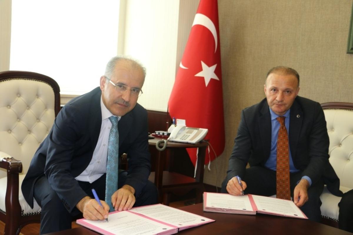 Akdeniz &Uuml;niversitesi hakim ve savcı adaylarına yabancı dil eğitimi verecek