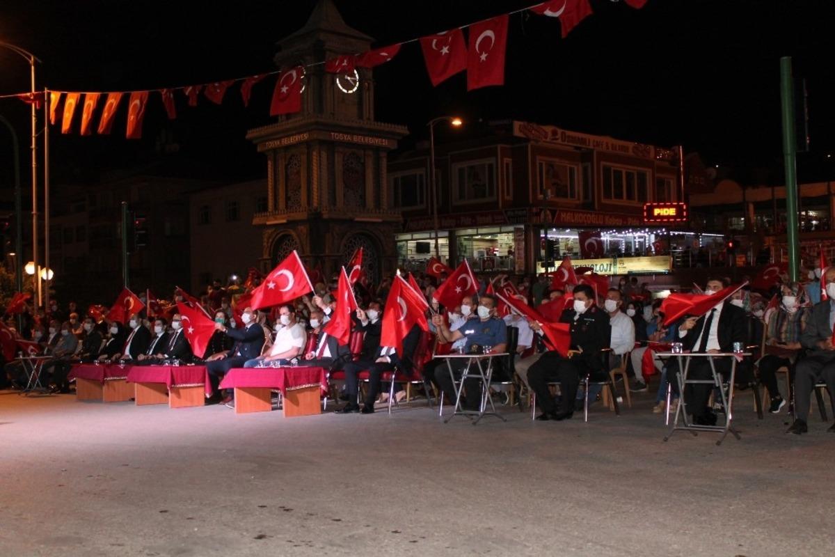 Tosya halkı demokrasi n&ouml;betini bırakmadı
