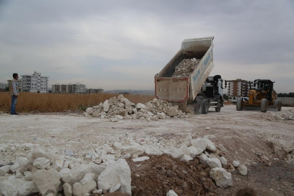 Haliliye&rsquo;de yol yapım &ccedil;alışmaları s&uuml;r&uuml;yor