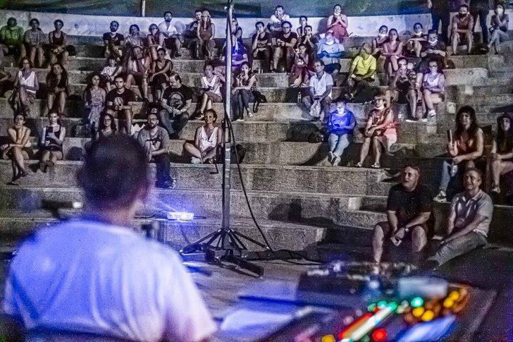 Canlı radyo programında efsane müzik grubu Pink Floyd gecesi G1