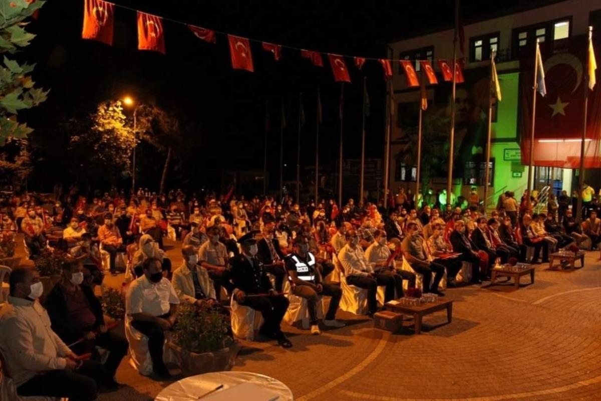 15 Temmuz Demokrasi ve Milli Birlik G&uuml;n&uuml;&rsquo;nde birlik ve beraberliğini g&ouml;sterdi