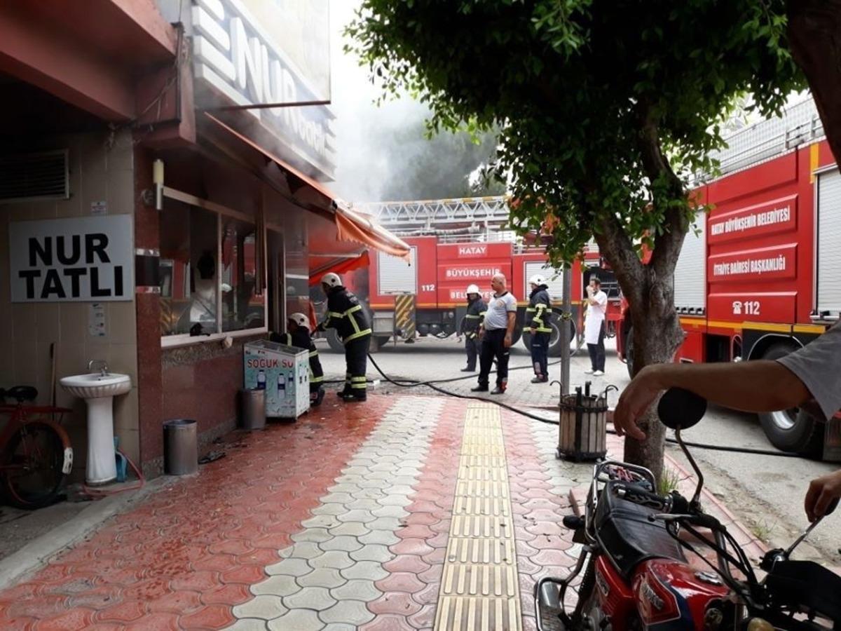 Payas&rsquo;ta &uuml;nl&uuml; tatlıcıda yangın paniği