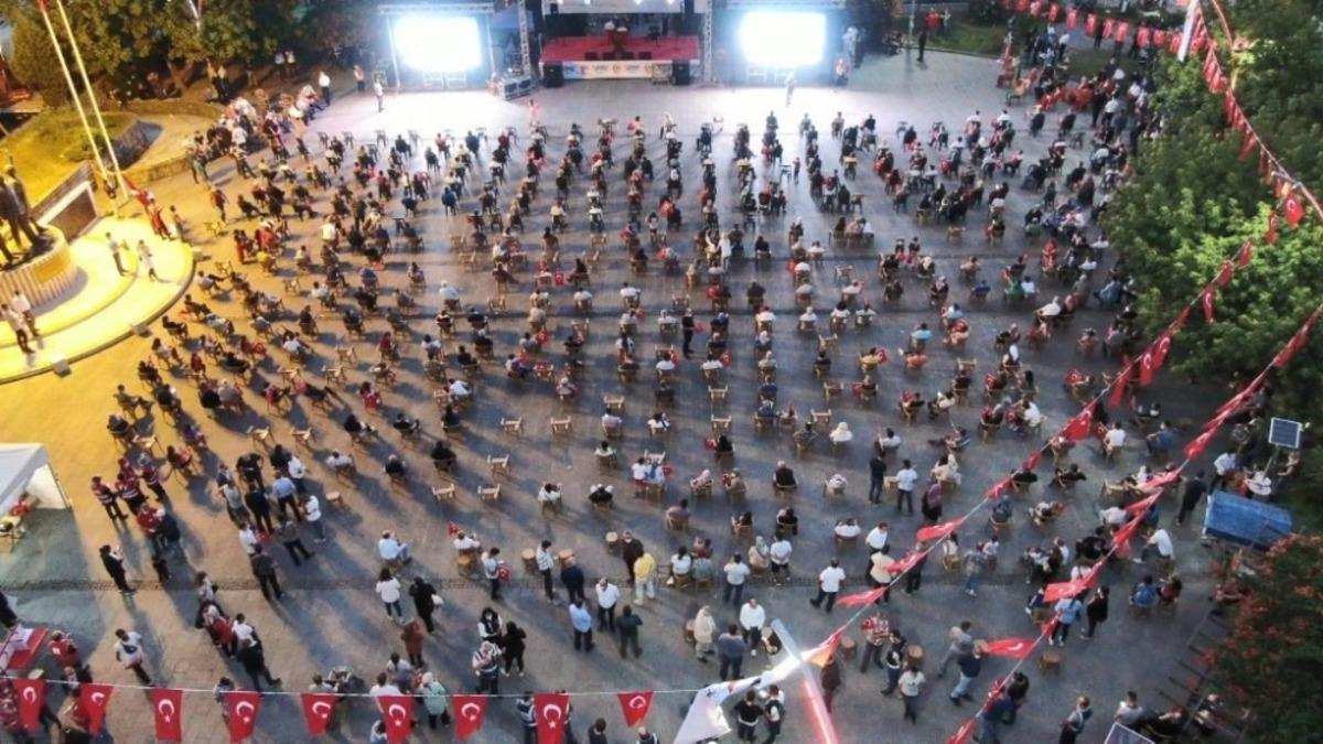Bartın&rsquo;da gece boyu demokrasi n&ouml;beti tutuldu