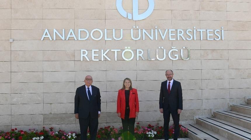 Eskişehir Milletvekilleri Avcı ve G&uuml;nay&rsquo;dan Rekt&ouml;r Erdal&rsquo;a hayırlı olsun ziyareti