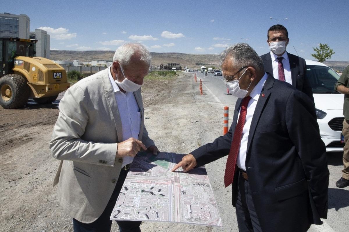 Şehir Hastanesi &ouml;n&uuml;ndeki kavşakta sona gelindi