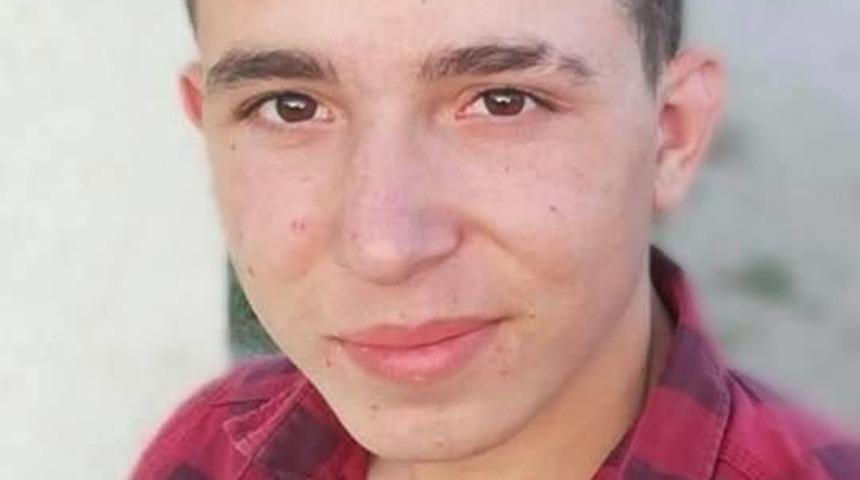 Motosikletle duvara &ccedil;arpan gen&ccedil; hayatını kaybetti