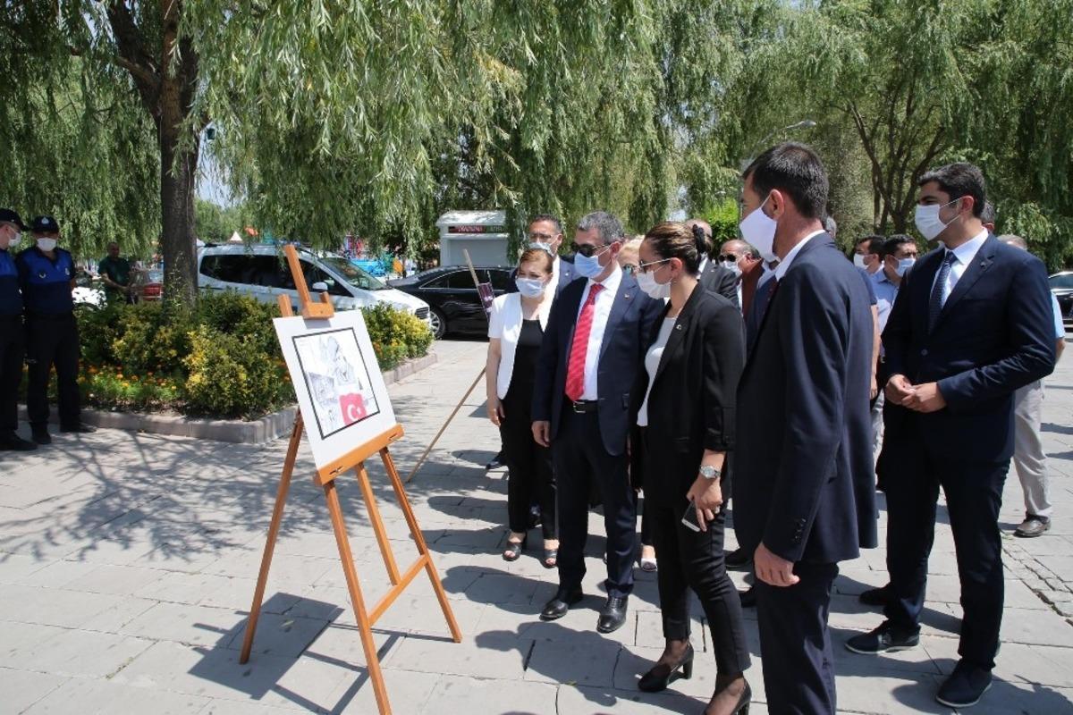 15 Temmuz şehitleri G&ouml;lbaşı&rsquo;nda mezarları başında anıldı