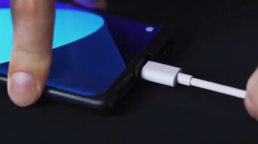 Elektriğin g&uuml;c&uuml; hızlandı: Realme 125W hızlı şarj teknolojisini tanıttı!