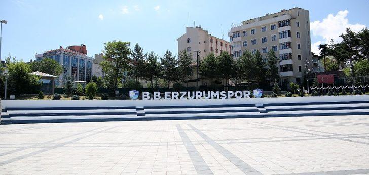 Havuzbaşı Kent Meydanı mavi beyaza büründü G4