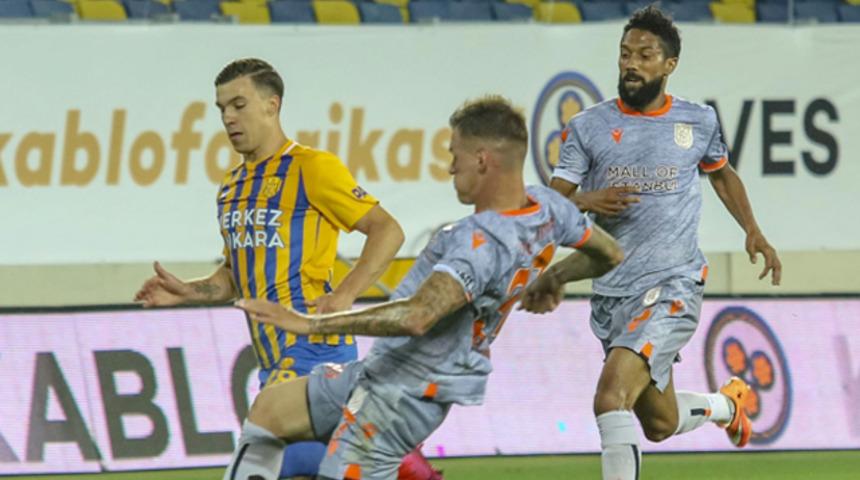 Fenerbahçe ve Galatasaray, Konrad Michalak'la ilgileniyor