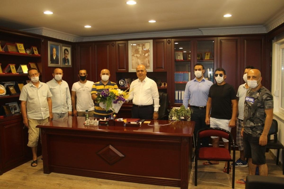 AK Parti il&ccedil;e başkanının kiracılarını sevindiren kararına esnaftan &ccedil;i&ccedil;ekli teşekk&uuml;r