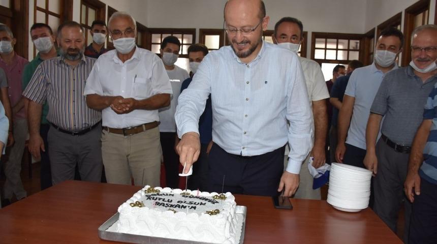 Başkan Özcan’a sürpriz doğum günü kutlaması