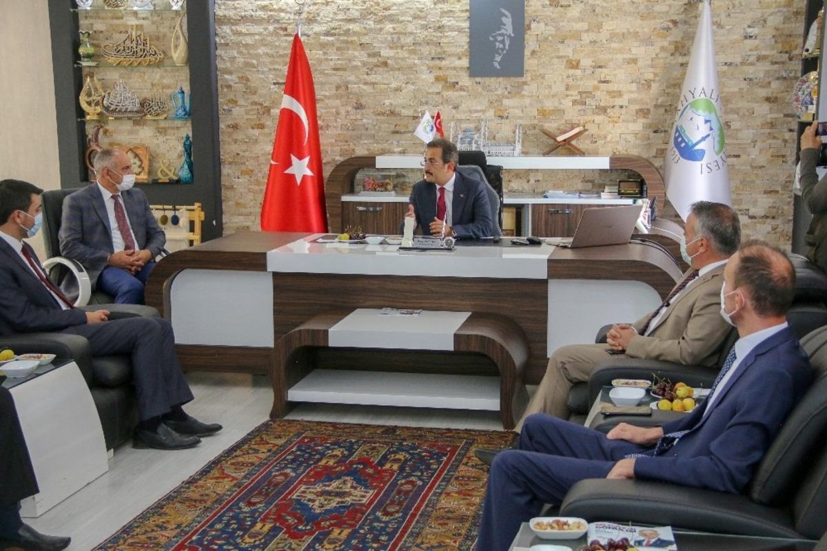 Bakan Yardımcısı Aksu, Yahyalı Belediyesi&rsquo;ni ziyaret etti