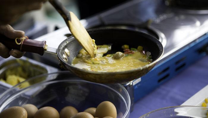 Kahvaltı sofranıza en çok yakışacak omlet tarifleri