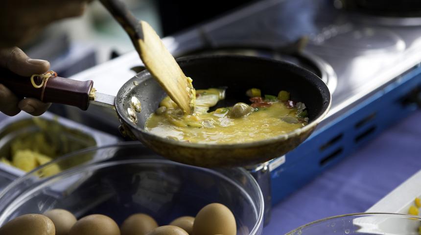 Kahvaltı sofranıza en çok yakışacak omlet tarifleri