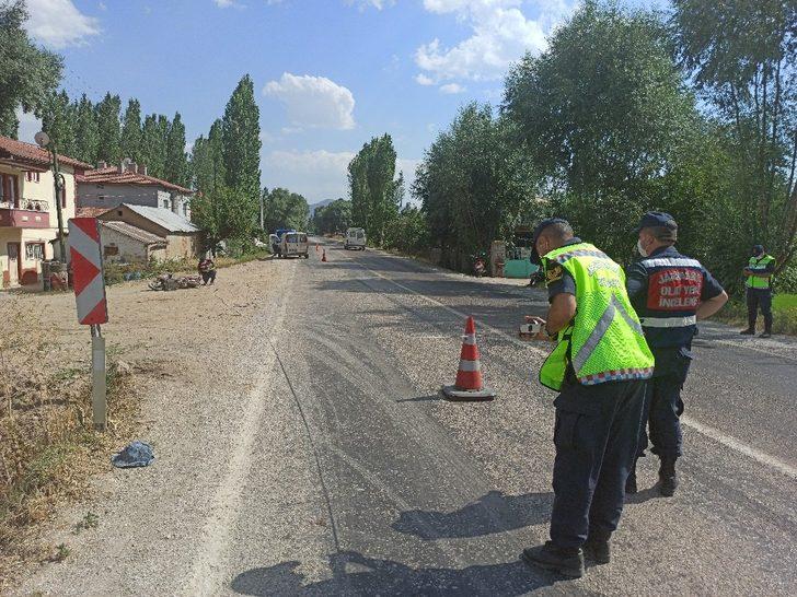 Otomobilin çarptığı elektrikli bisiklet sürücüsü yaralandı G3