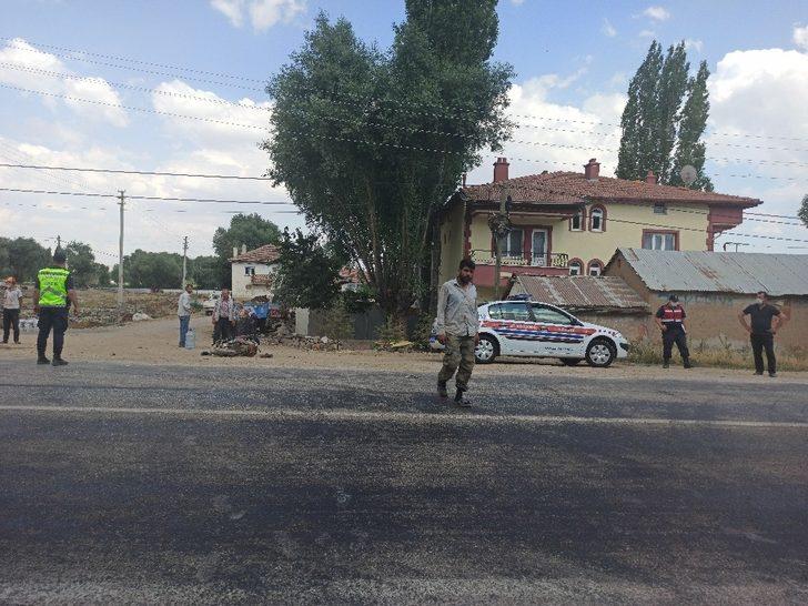 Otomobilin çarptığı elektrikli bisiklet sürücüsü yaralandı G5