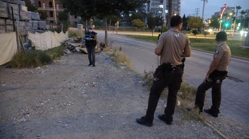 Otomobilden pompalı t&uuml;fekle ateş a&ccedil;tı: 3 yaralı