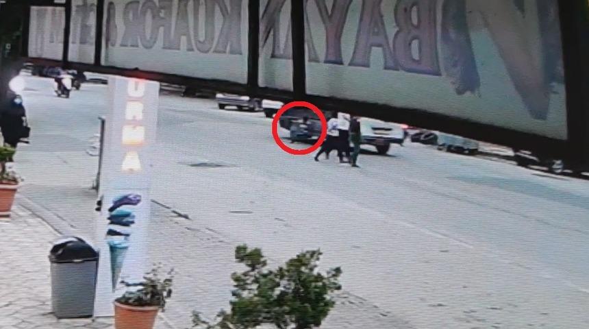 Minib&uuml;s&uuml;n 5 yaşındaki &ccedil;ocuğa &ccedil;arpma anına ait g&ouml;r&uuml;nt&uuml;ler ortaya &ccedil;ıktı