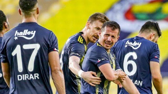 Fenerbahçe'de antrenmanda kavga çıktı! Emre Belözoğlu, Dirar'ı kovdu...