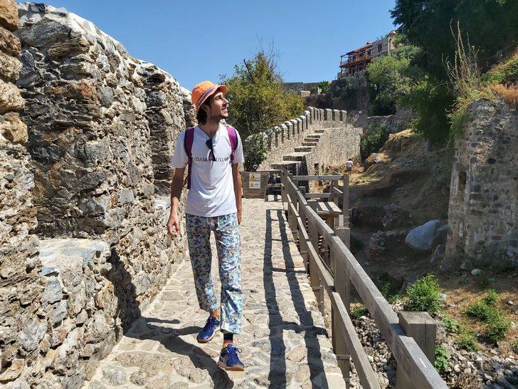 Gelecekteki kızı için otostopla dünyayı geziyor G1