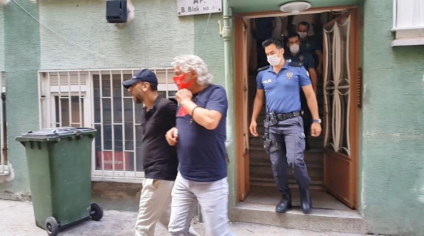 5 yıldır kira &ouml;demediği evden polis zoruyla &ccedil;ıkartıldı