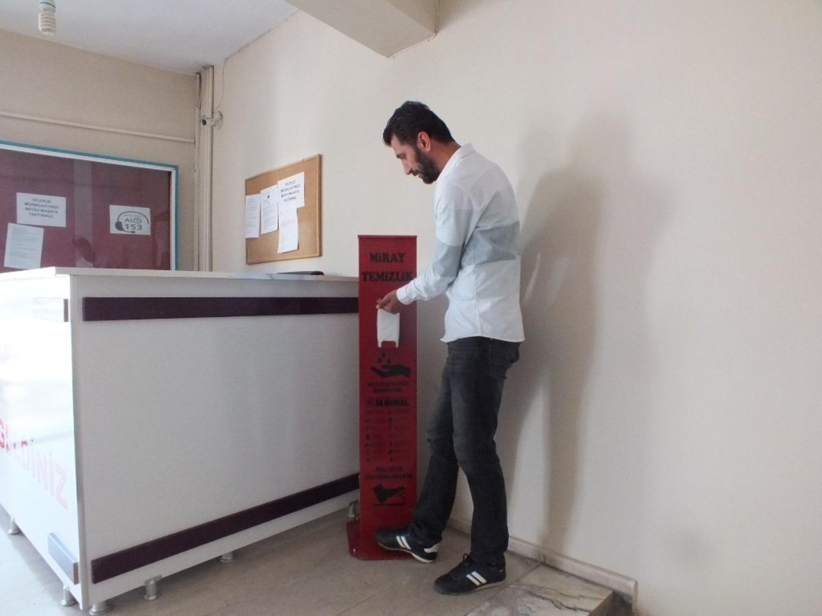 Malazgirt Belediyesine el dezenfektan cihazı