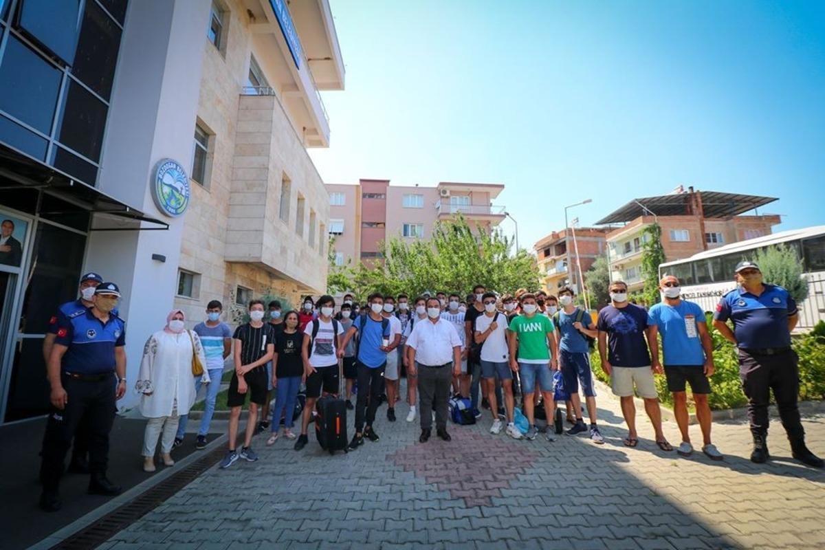 Bozdoğanlı gen&ccedil;ler Efeler Deniz Kampı&rsquo;nda kamp yaptı