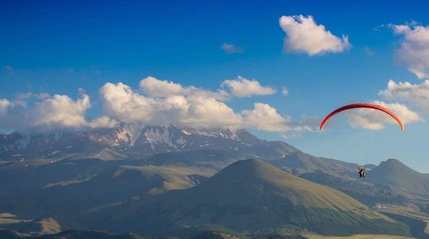 Yama&ccedil; paraş&uuml;t&uuml; meraklıları Ali Dağı&rsquo;ndan u&ccedil;tu