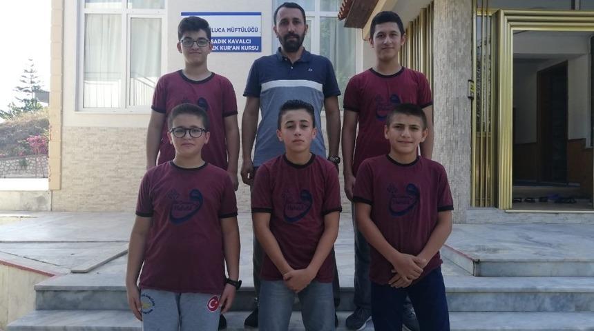 Hafızlık eğitimini tamamlayan gen&ccedil;ler beratlarını aldı