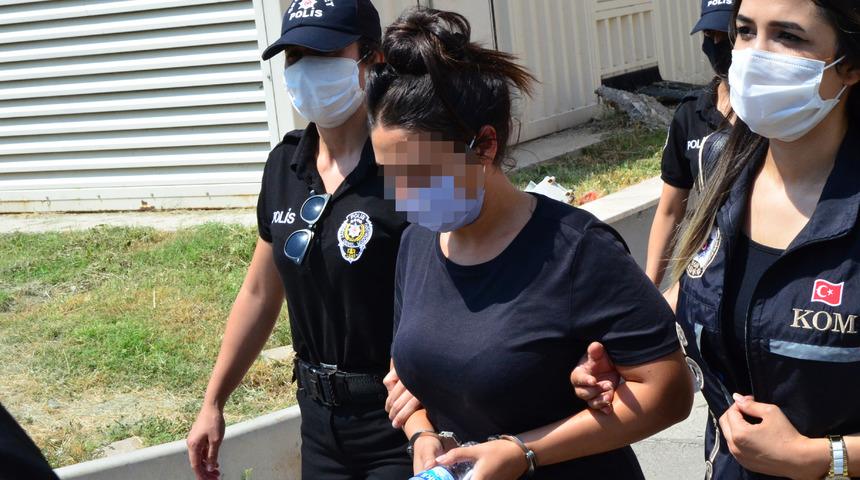 'Elmastaş &Ccedil;etesi'nin kadın &uuml;yesi, otomobiliyle posta dağıtıcısı kadını ezmiş