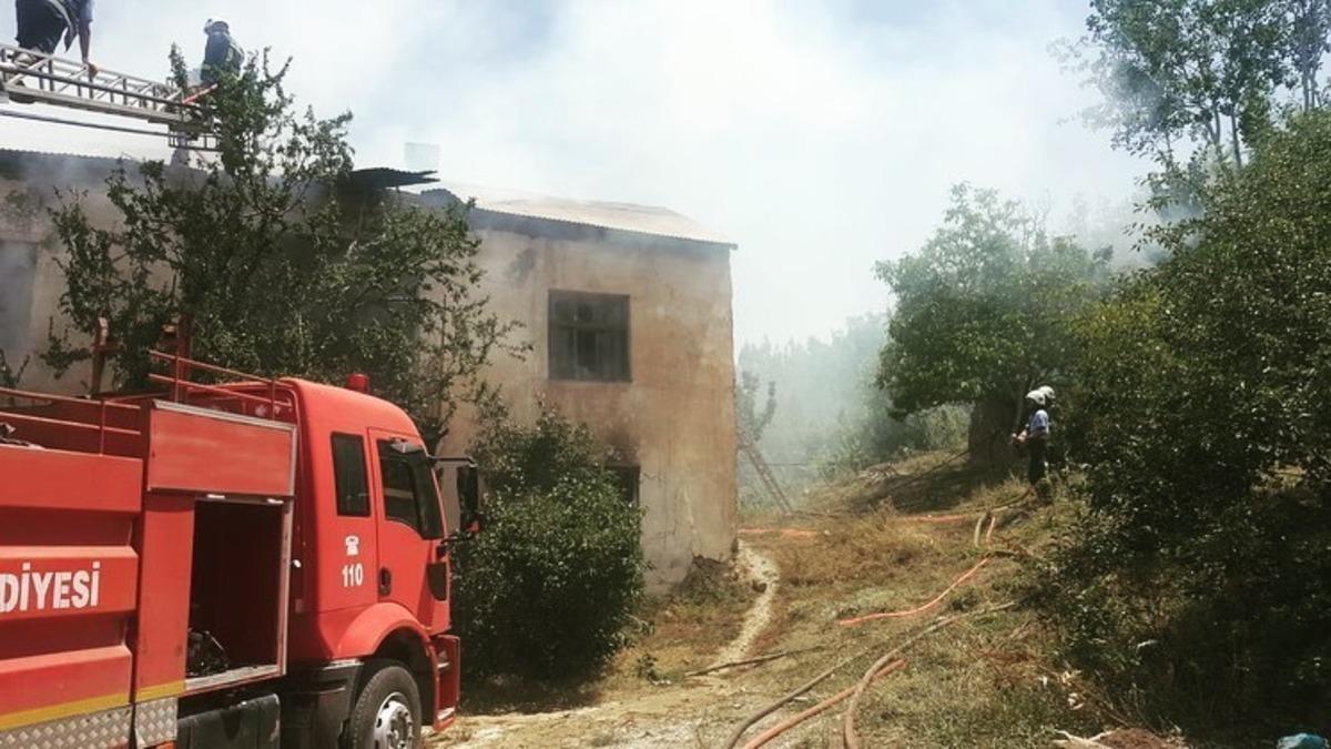 Gevaş&rsquo;ta korkutan yangın