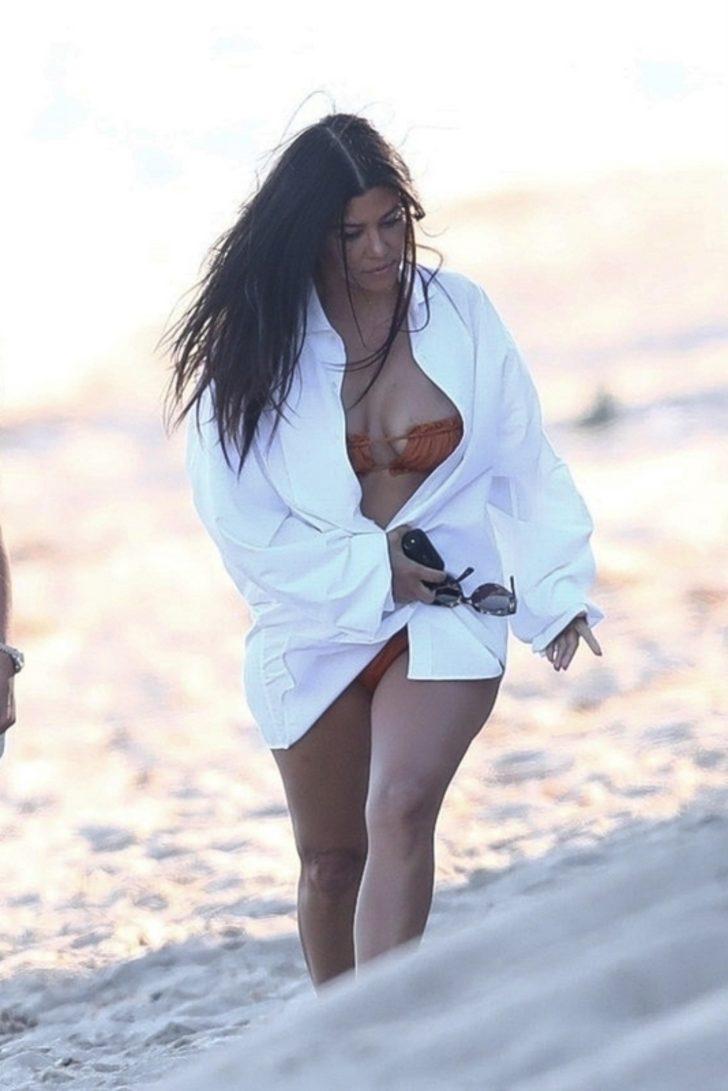 Kourtney Kardashian rüzgar mağduru! Bikinin altı... G2