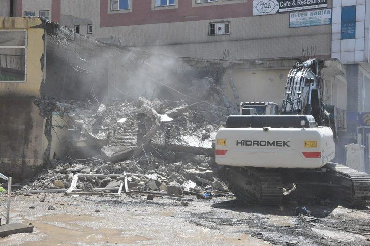 Yüksekova’daki İran Pasajı’nın yıkımına başlandı G5