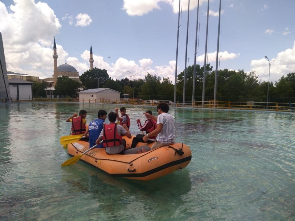 15 Temmuz ruhuyla  rafting ve tırmanış yaptılar