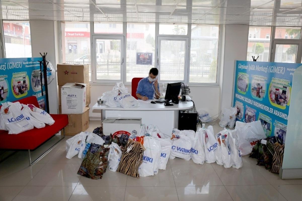 &lsquo;Bir &Ccedil;ocukta Sen Giydir&rsquo; kampanyasına destek