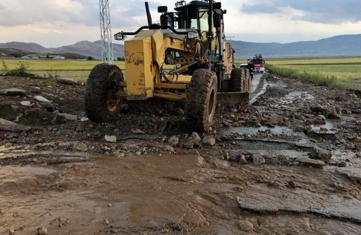 &Ccedil;aldıran&rsquo;da yaşanan sel, Van B&uuml;y&uuml;kşehir Belediyesini harekete ge&ccedil;irdi