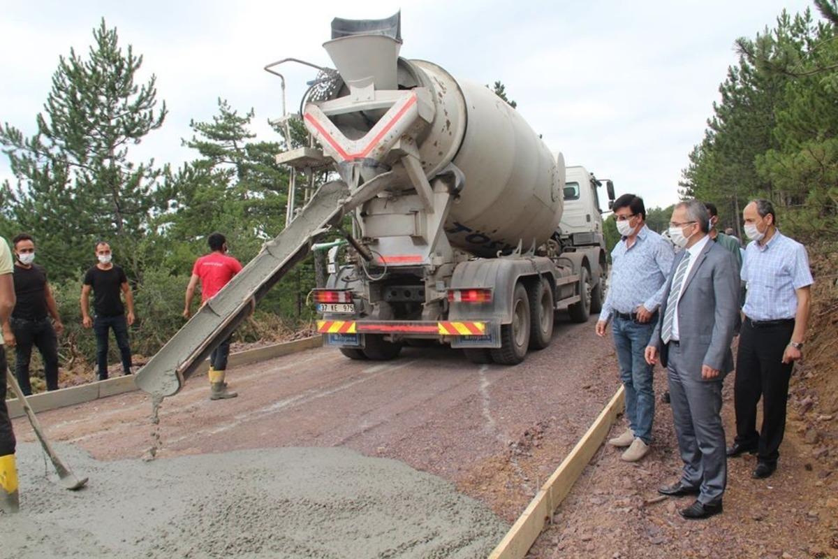 Tosya Kaymakamı Deniz Pişkin yol &ccedil;alışmalarını inceledi